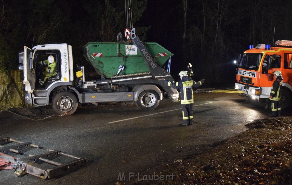 Container LKW umgestuerzt Koeln Brueck Bruecker- Dellbruecker Mauspfad P526.JPG - Miklos Laubert